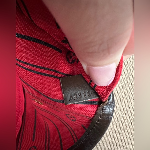 Authentic Louis Vuitton MM Damier Ebene - Picture 15 of 16